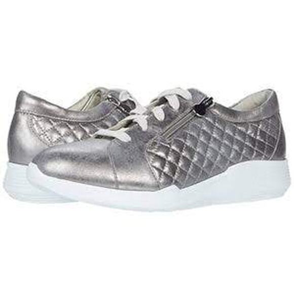 MUNRO EMMIE SILVER QUILTED LACE-UP SNEAKERS WOMAN SIZE 9.5 NWOB - Picture 1 of 16